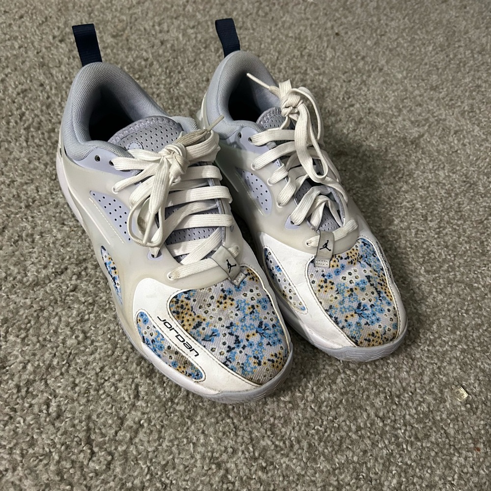 Nike White Athletic Sneakers with Blue and Gold Floral Toe, Jordans stain onlace